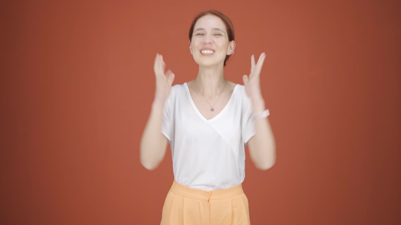 행복한 여자는 기 ⁇ 합니다.