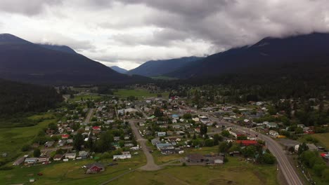 Desde-Lo-Alto:-Una-Cautivadora-Perspectiva-De-Drones-En-Clinton,-Bc