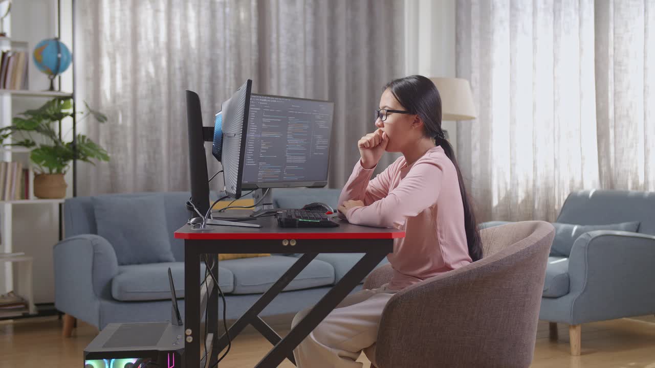 피곤한 프로그래머가 휴식을 취하고 있습니다.