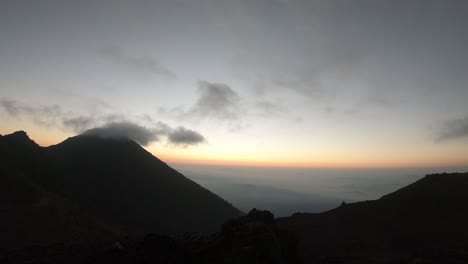 Amanecer-En-El-Volcán-Pacaya-En-Guatemala