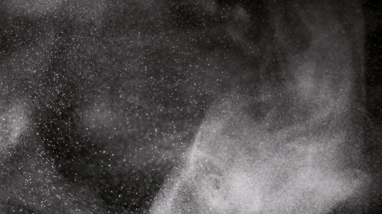 검은 바탕에 분리 된 파우더