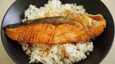 grilled salmon with soy sauce rice bowl - japanese food style