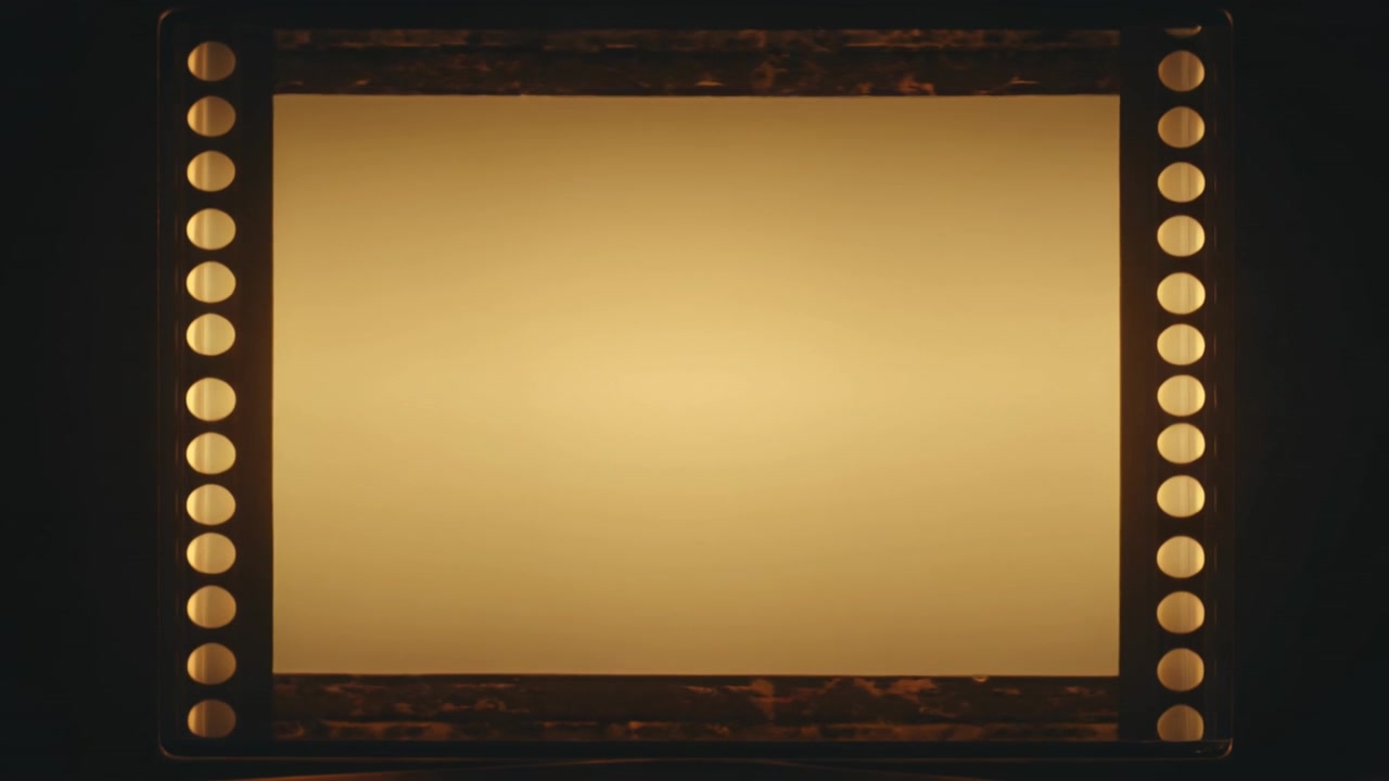 Pannello rettangolare ambrato luminoso che mostra un leggero sfarfallio in studio, con colonne di luce, striscia screziata.
