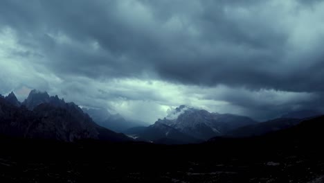 el parque natural nacional de timelapse se encuentra en los alpes dolomitas, la hermosa naturaleza de italia.