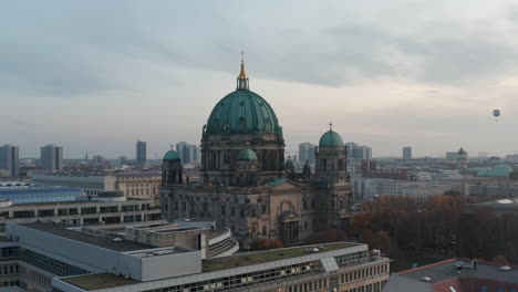 Forwards-and-tilt-down-revealing-of-historic-building-of-evangelic-church-Berliner-Dom,-Berlin-Cathedral.-Overcast-sky.-Berlin,-Germany.