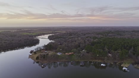 casas de botes y barrio pintoresco en el lago quitman, texas