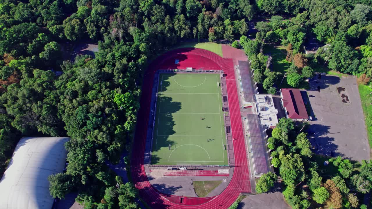 pequeño estadio de la ciudad para el fútbol
