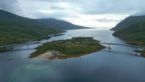 Puentes-Vesterstraumen-Y-Austerstraumen-En-Las-Islas-Lofoten,-Noruega---Antena-4k