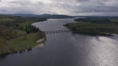 Imágenes-De-Drones-Cinematográficos-De-4k-De-Los-Lagos-Bendington---Co