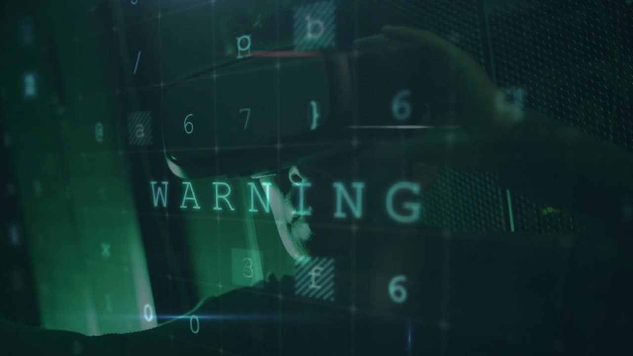 Cybersikkerhedsspecialist scanner kode i et grønt rum, opdager malware og står over for et cyberangreb.
