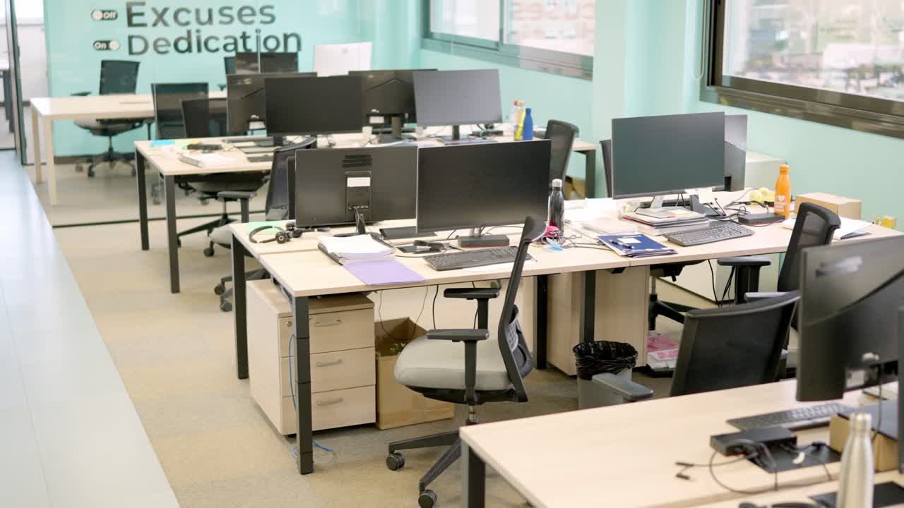 Quiet coworking space with computers and no people