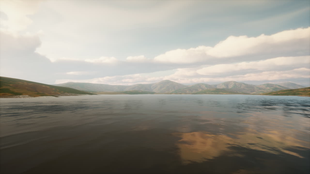 해가 지는 아름다운 평온한 호수