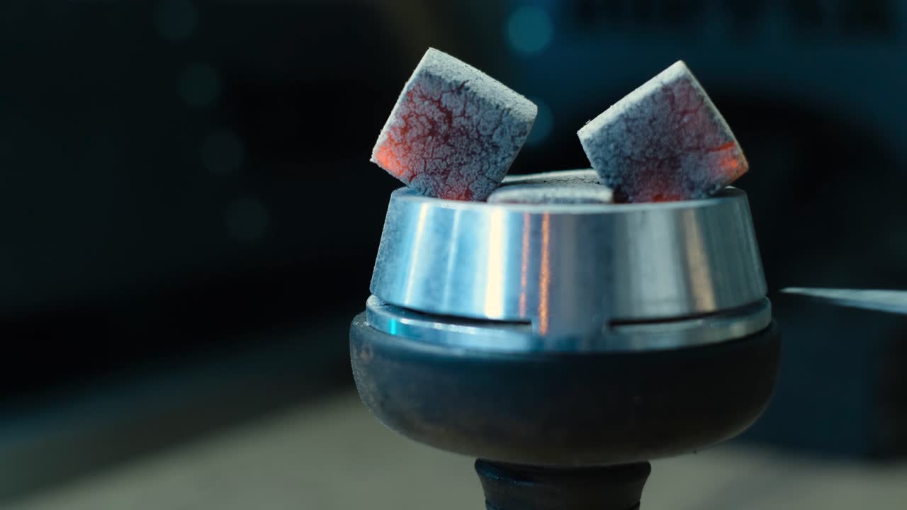 cuenco de narguile con carbón