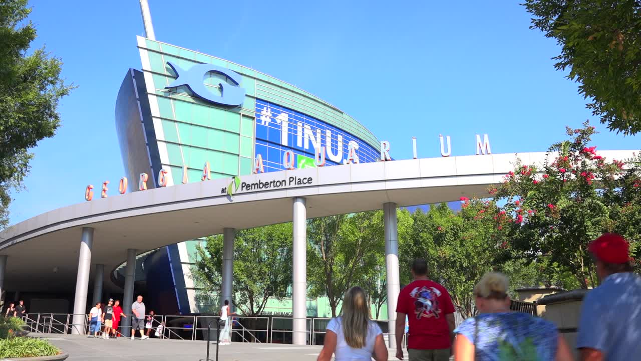 애틀랜타에 있는 조지아 수족관의 외부 설정 샷