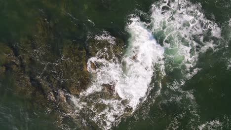 Waves-crashing-onto-big-rocks-in-the-shallow-coastal-waters-of-the-south-Pacific