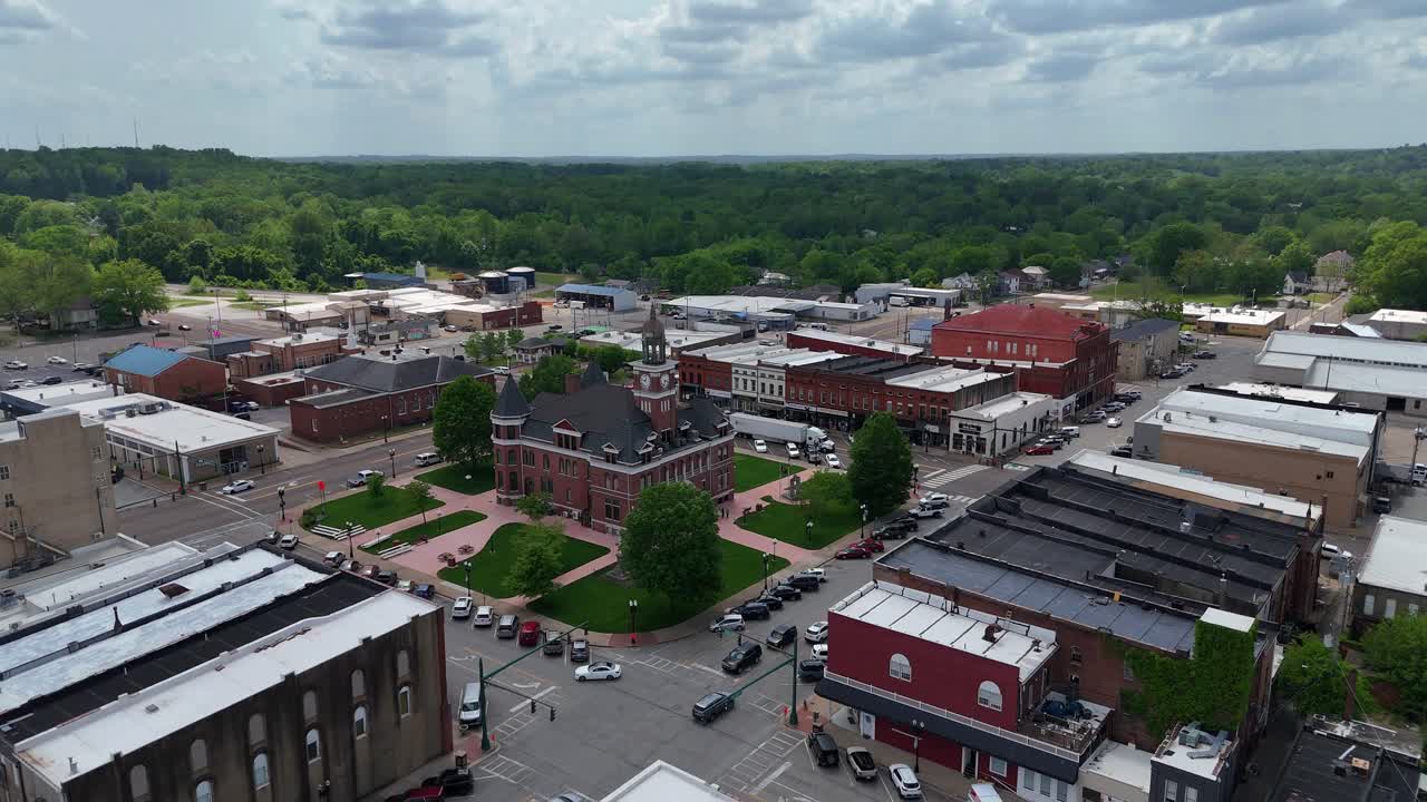 Aerial footage flying toward the courthouse in downtown Paris Tennessee