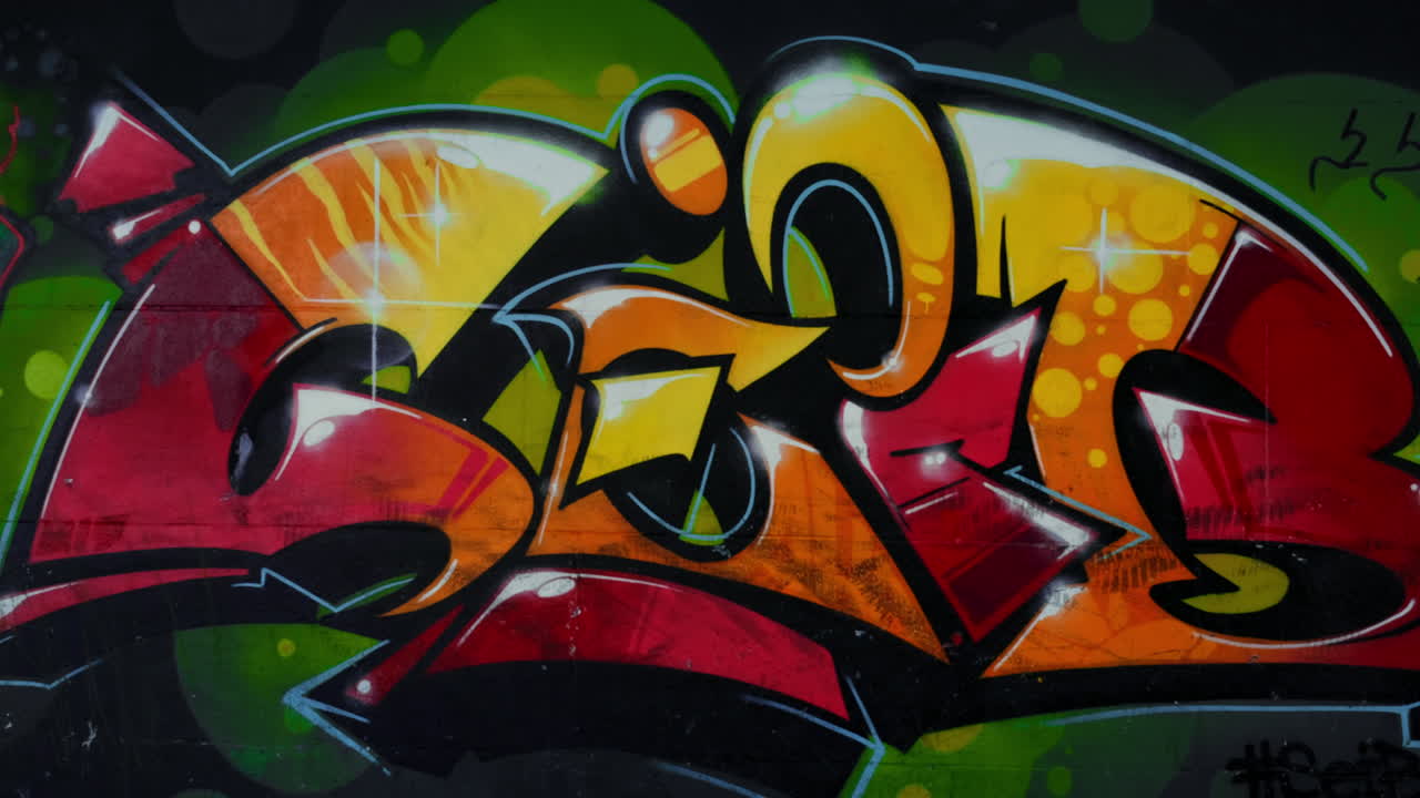 Murales con graffiti vivaci e colorati in uno skate park. Bellissimi graffiti.