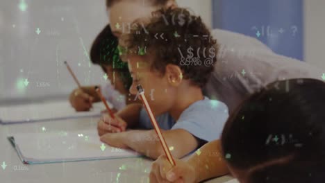 animación de símbolos matemáticos y flecha hacia abajo sobre el maestro ayudando a los estudiantes a escribir en clase