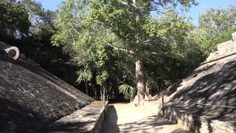 ruinas mayas de cobaan en méxico con bucles de pelota