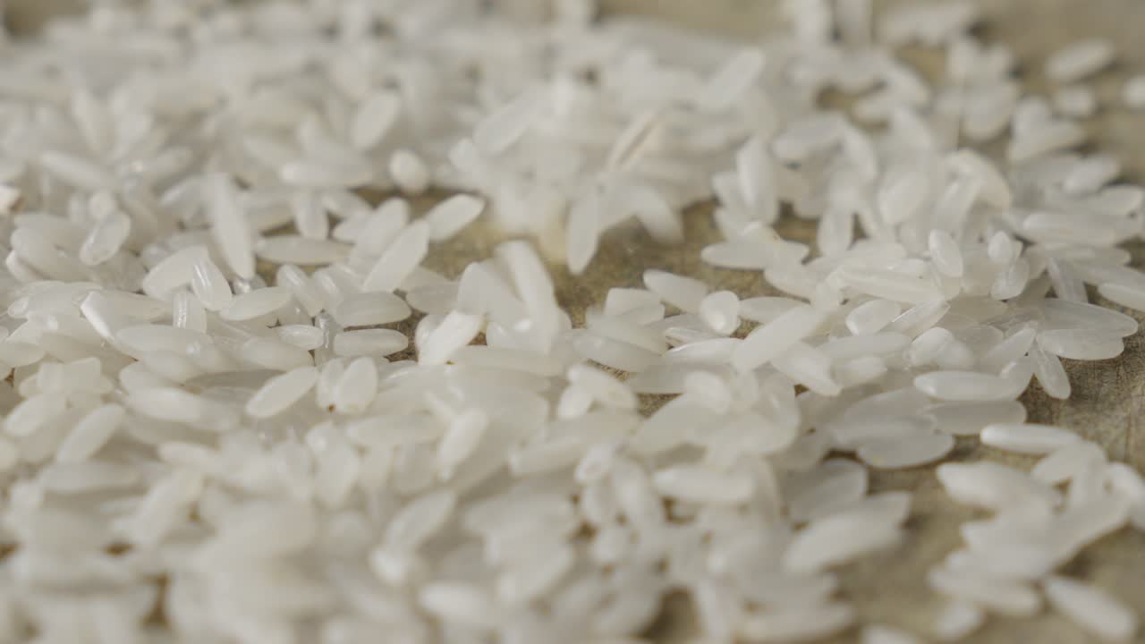 pequeños granos de luz de luna suavemente dispersar cada una de las constelaciones de la abundancia