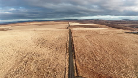 Eine-Lange-Und-Einsame-Straße-Im-Wallowa-County-Im-Großen-Bundesstaat-Ost-Oregon