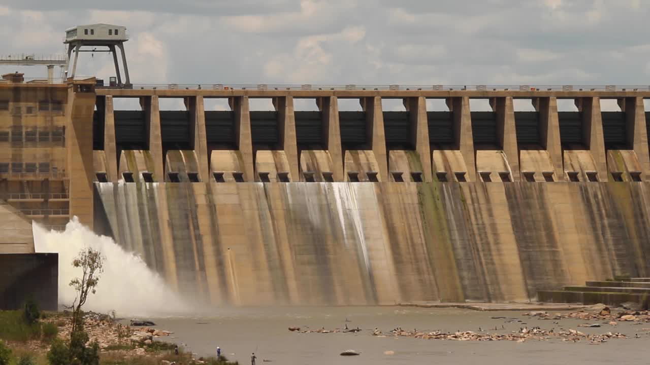 Vaal dam wall from the river