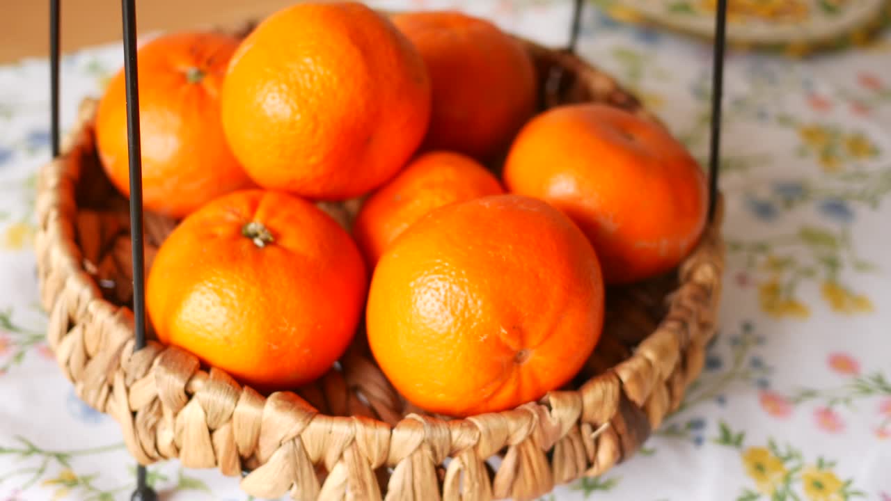 naranjas en una cesta