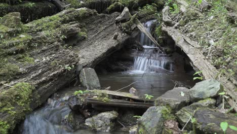 Cascada-Natural-En-El-Himalaya