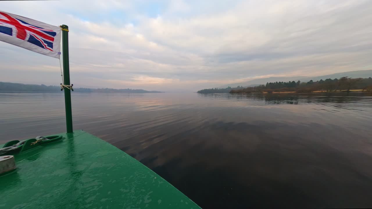 윈더미어 호수에서 보네스에서 앰블사이드까지 항해하는 레드 크루즈 영상