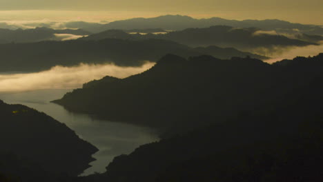 Time-lapse-of-fog-rolling-in-over-Lake-Casitas-at-dusk-near-Ojai-California