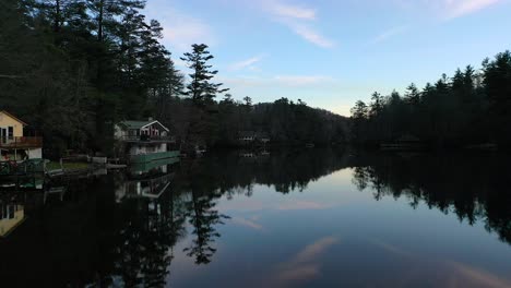 A-glassy-lake-in-the-Smokey-Mountains-of-Georgia