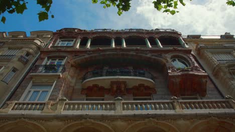 Fachada-Exterior-Art-Nouveau-Del-Edificio-De-Apartamentos-Lavirotte-En-29-Avenue-Rapp,-Distrito-7-De-París-En-Francia