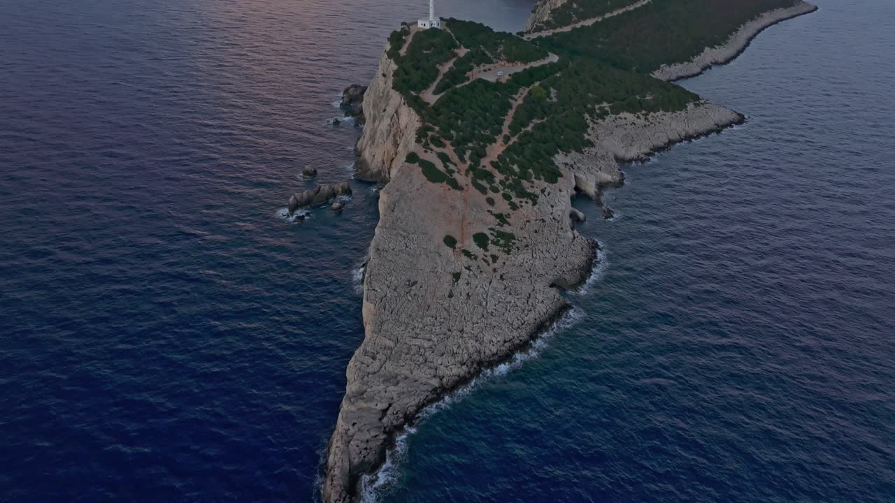 Lefkataksen niemi ilta-auringon valaisemana ylhäältä, Lefkada, Kreikka