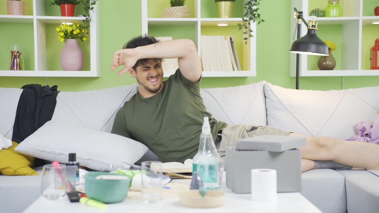 게으른 사람은  ⁇ 이 나고  ⁇ 새가 납니다.