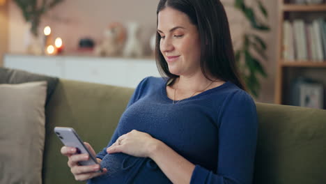 pregnant woman using smartphone