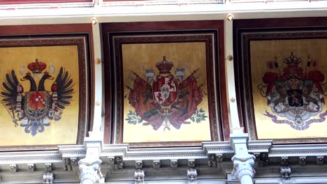 Close-up-of-Spanish-shield-painted-in-middle-of-Palacio-da-Bolsa,-Porto