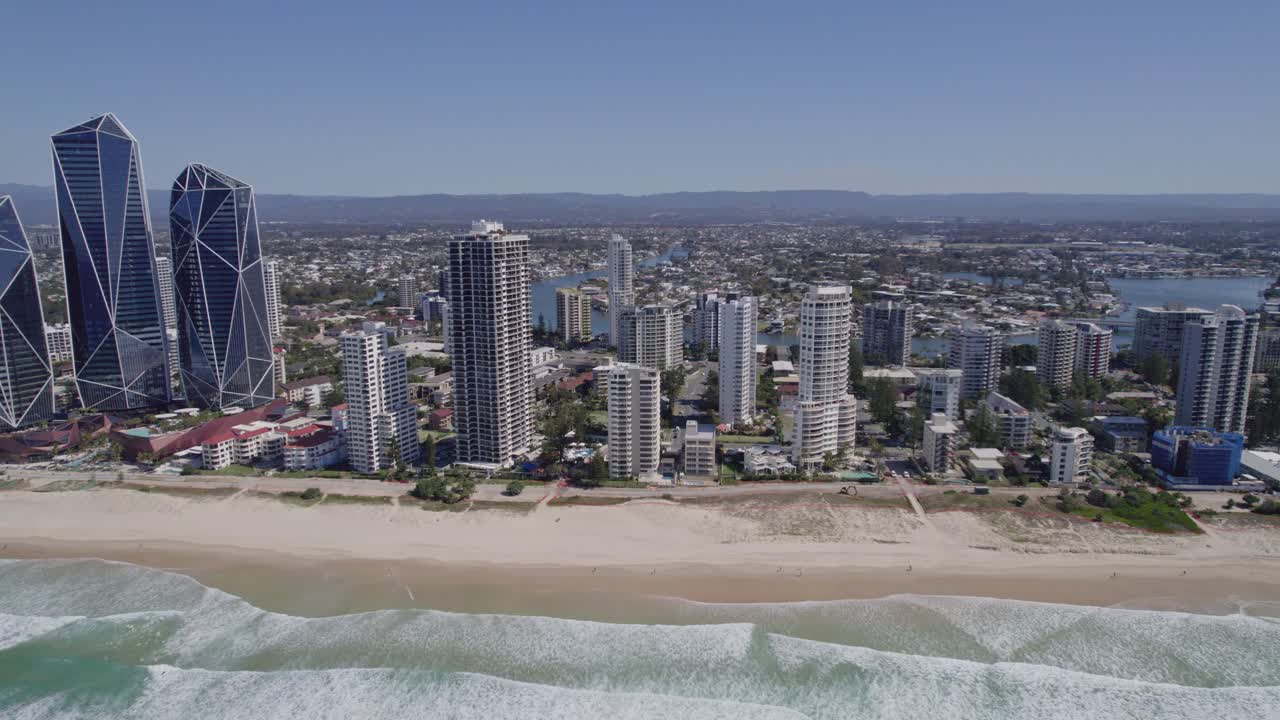 antena del edificio joya en la costa de oro en queensland, australia - disparo de drones