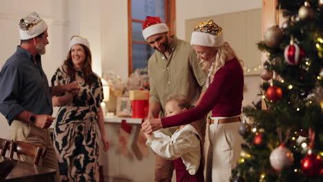 feliz familia celebrando la navidad
