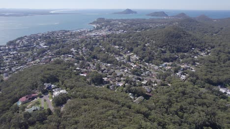 Hochklappbare-Enthüllung-Der-Port-Stephens-Bay-Und-Der-Meereslandschaft-Vom-Aussichtspunkt-Gan-Gan-In-New-South-Wales,-Australien