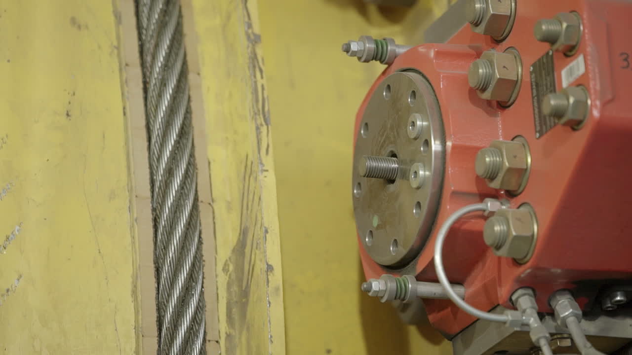 prensa hidráulica industrial con cable