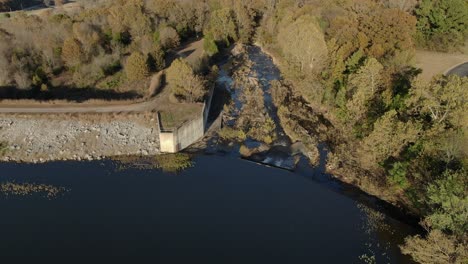 Hochwasserentlastung-Am-Verdammten-Ufer-Des-Sees