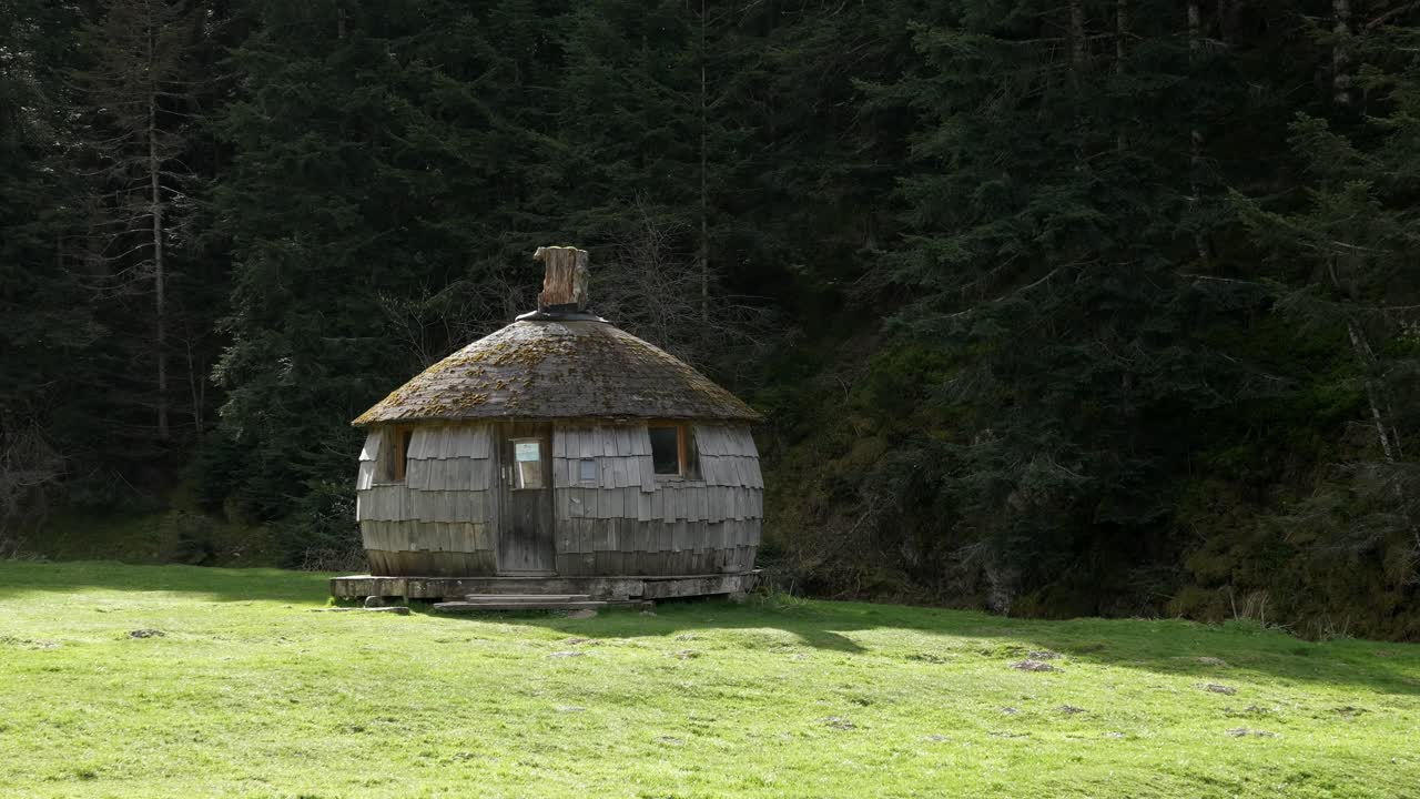 Wooden cabin located on the shore of Lac de Payolle, a touristic artificial lake located in the communes of Campan and Arreau of the Hautes-Pyrénées department.