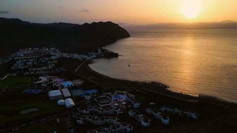 Erstaunlicher-Orange-Sonnenaufgang-Hyperlapse-Des-Atlantischen-Ozeans