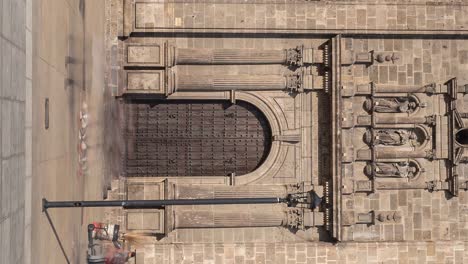 gente haciendo turismo frente a la catedral de guadalajara en méxico, video de viaje en lapso de tiempo