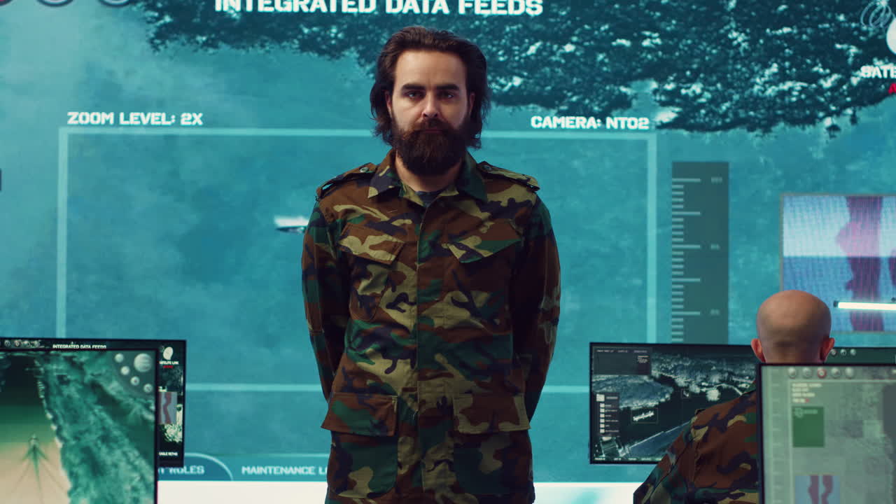 sargento presentando su saludo con respeto para el coronel