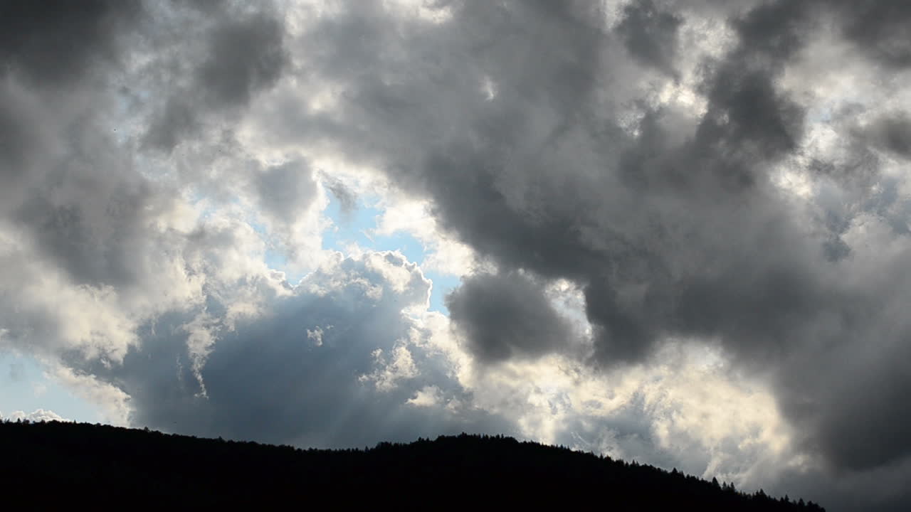 Stormskyer og solskin. Optagelse i bjergene