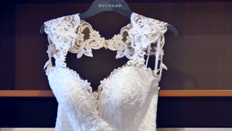 wide-shot-of--bride---bridemaid-wedding-dress