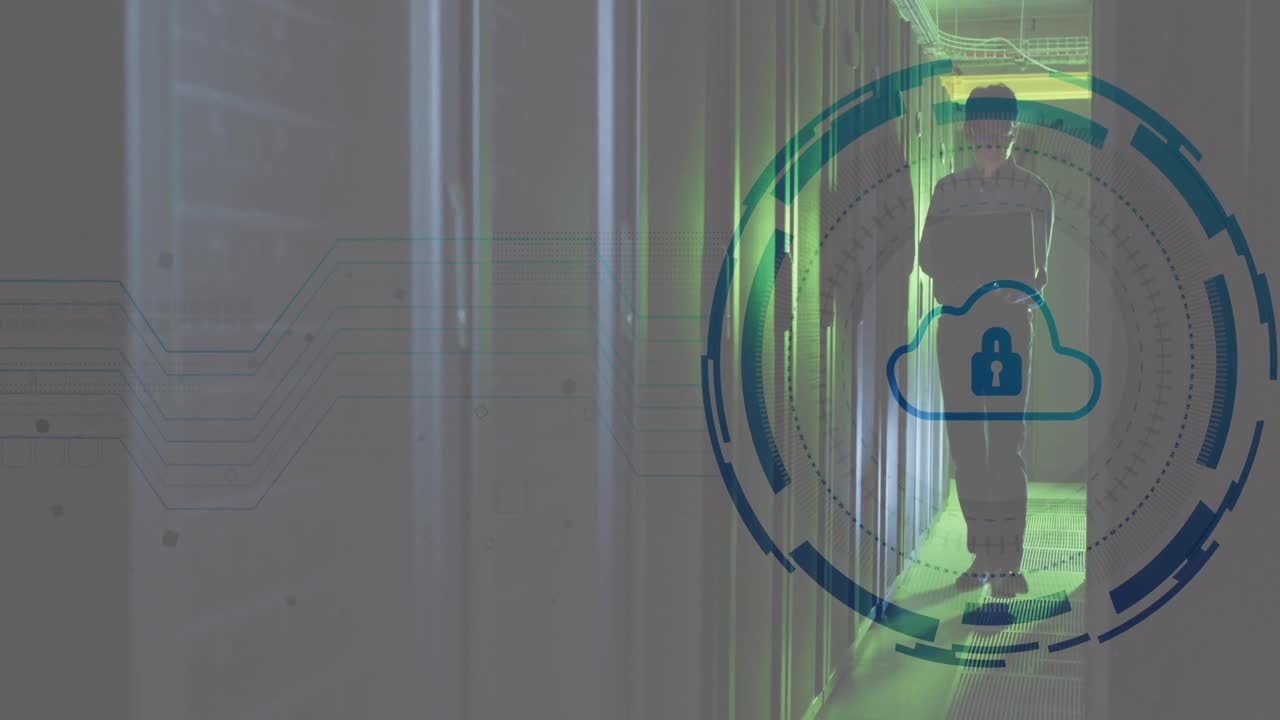 animación del procesamiento de datos sobre un trabajador masculino asiático en la sala del servidor