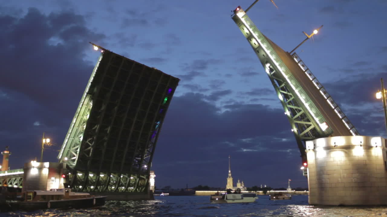 세인트 페테르부르크의 궁전 다리