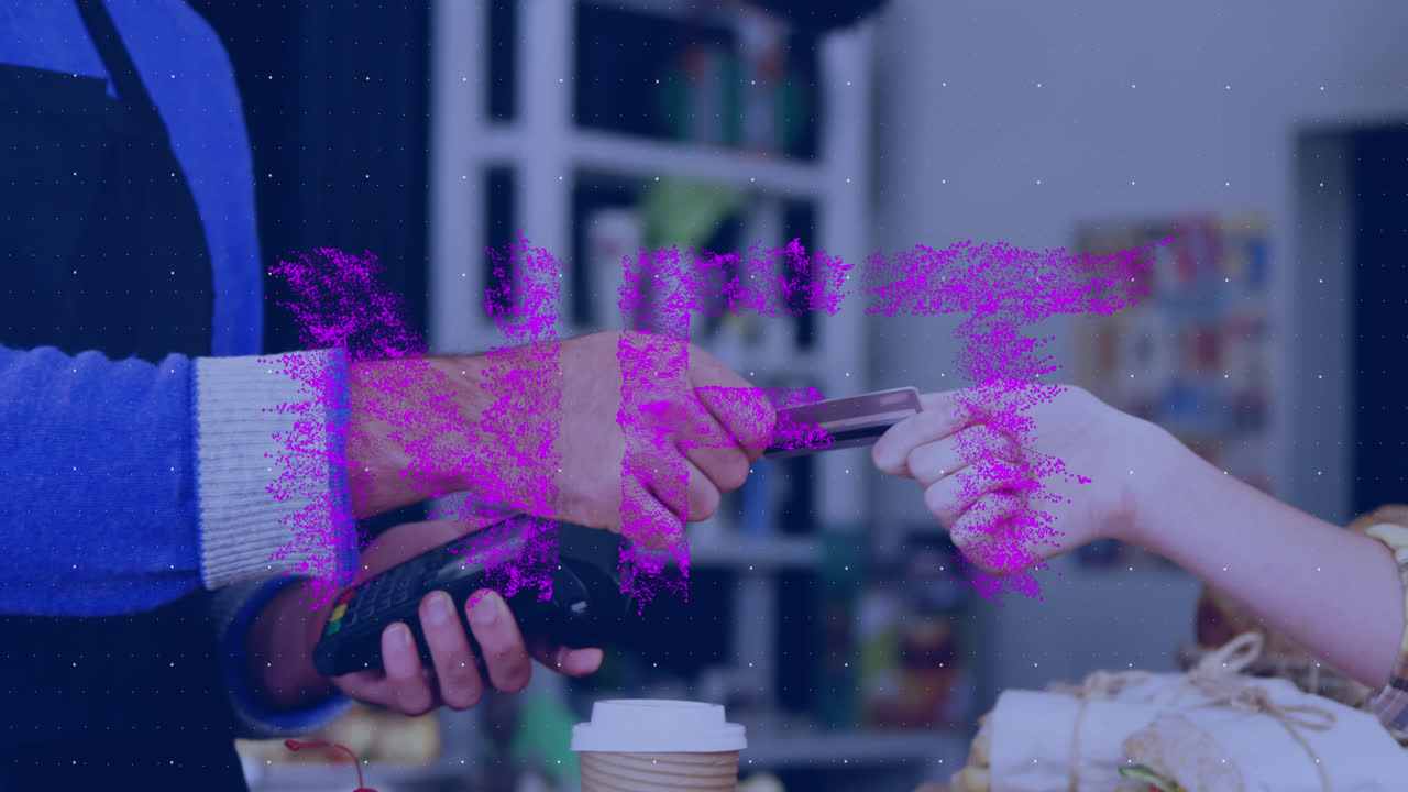 animación de banner de texto de nft sobre la sección media de una mujer haciendo un pago con tarjeta de crédito en un café